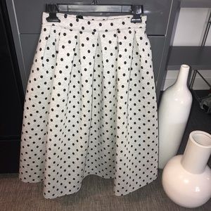 TOPSHOP woman’s skirt size 2 (stunning)